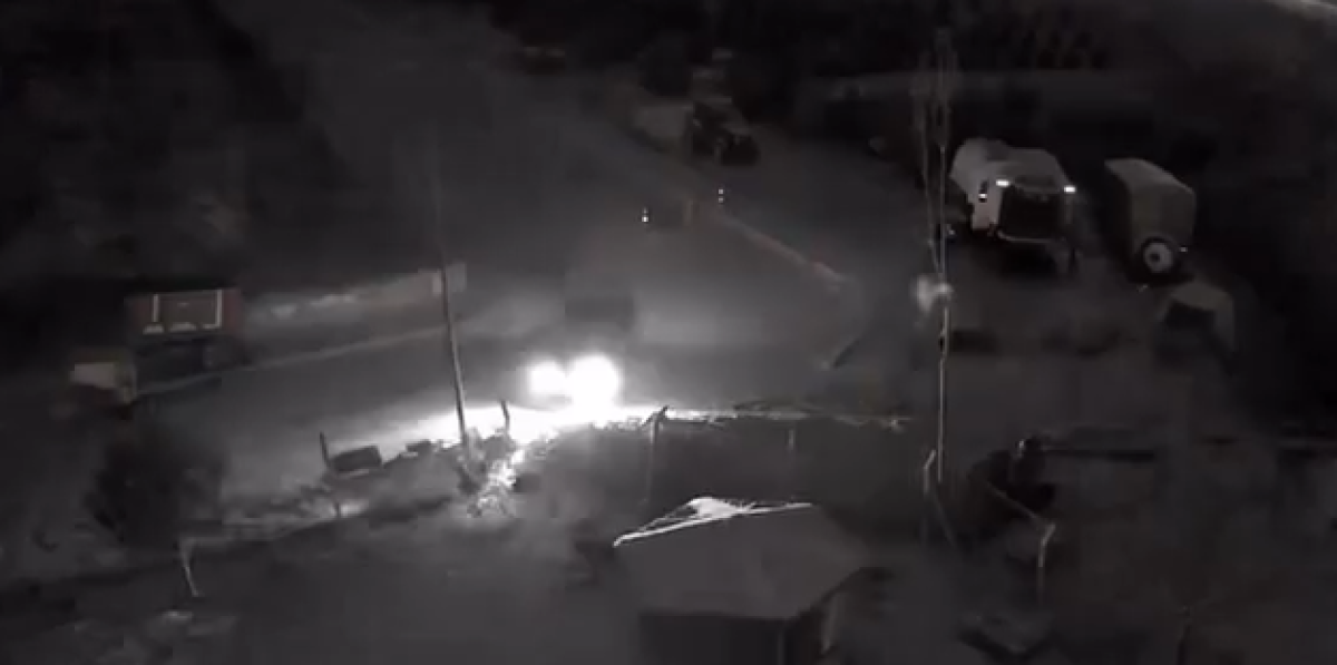 Kayan Otomobil Kaldırıma Çıkarak Durabildi