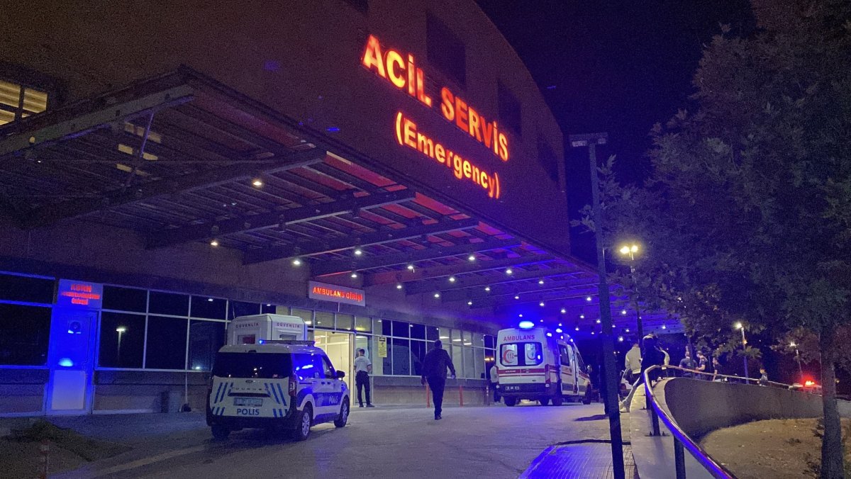 Çorum’da Silahlı Saldırı! 2 Genç Bacaklarından Vuruldu