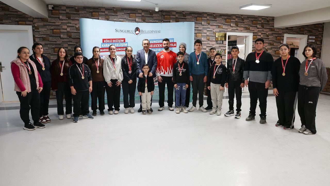 Başkan Dere, Genç Sporcuları Ağırladı