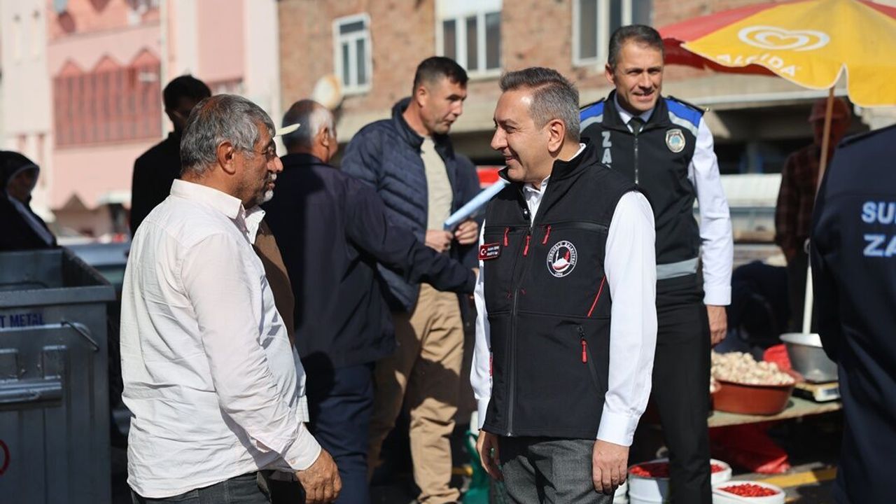 Başkan Dere, Perşembe Pazarı’nda esnaf ve vatandaşlarla buluştu