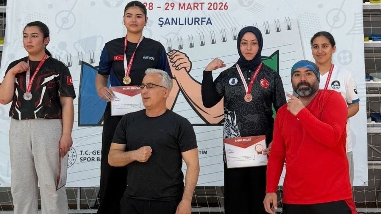 Bileği Bükülemeyen Hayriye Naz Tilci Çorum’u Gururlandırdı