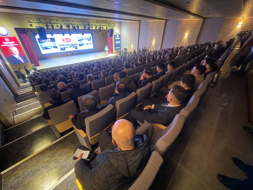 MHP İSTİŞARE TOPLANTISI’NDA GÖVDE GÖSTERİSİ YAPTI