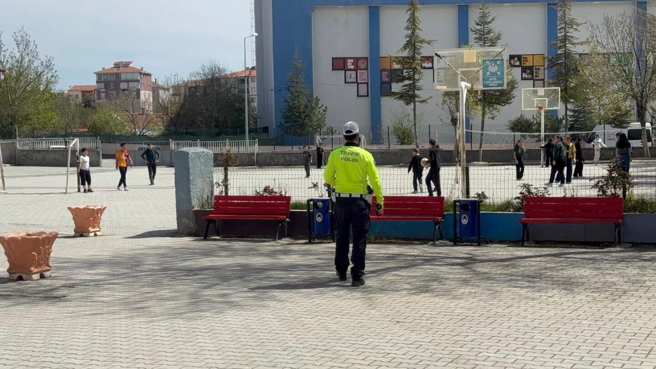 Çorum’da Okul Gruplarında Suç İçerikli Paylaşımlara Operasyon: 3 Gözaltı