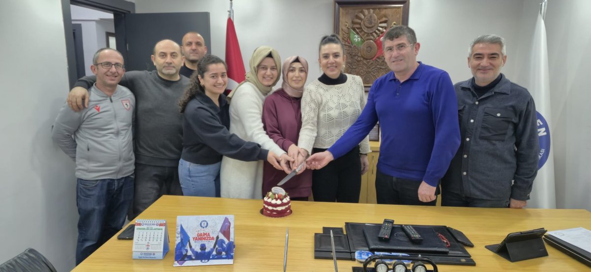 Sağlık-Sen’de 8 Mart Dünya Kadınlar Günü Pasta Kesilerek Kutlandı
