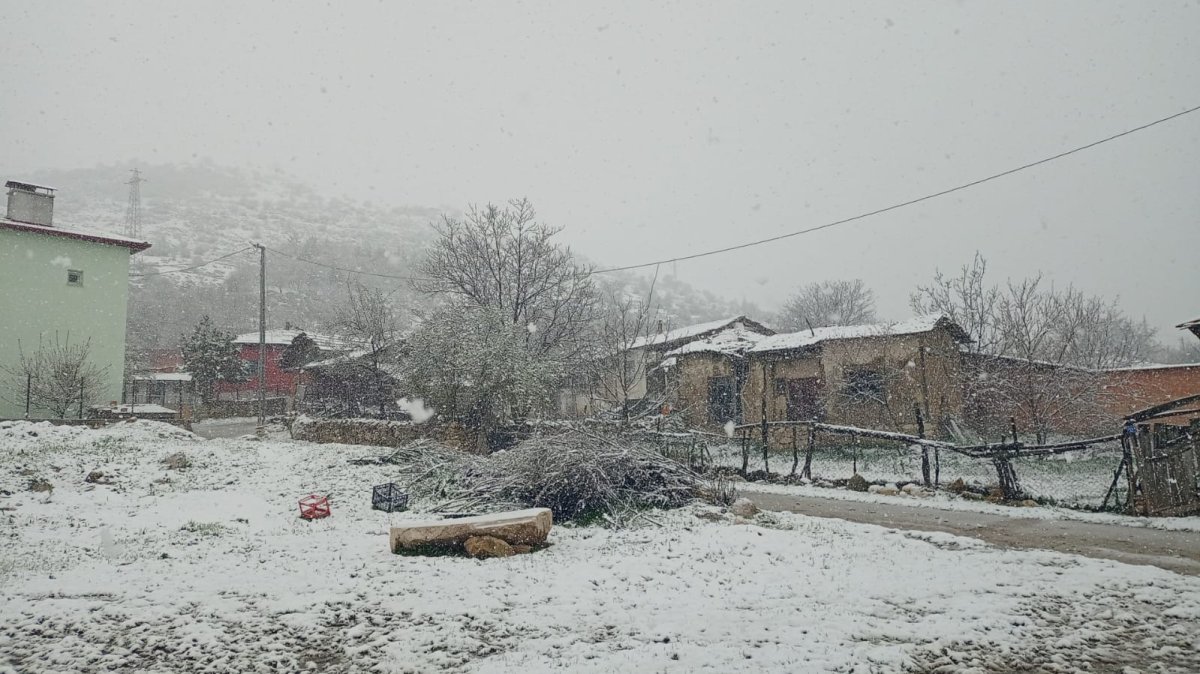 Çorum’da Nisan Kar'ı: Kış Geri Döndü