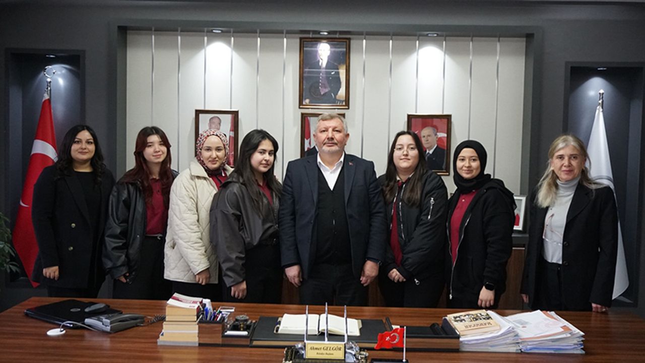 Erasmus Öğrencileri Başkan Gelgör’ü Ziyaret Ettiler