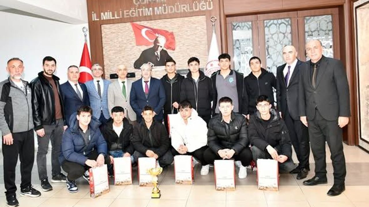 Futsal Bölge Şampiyonu Çağlar İle Moral Depoladı
