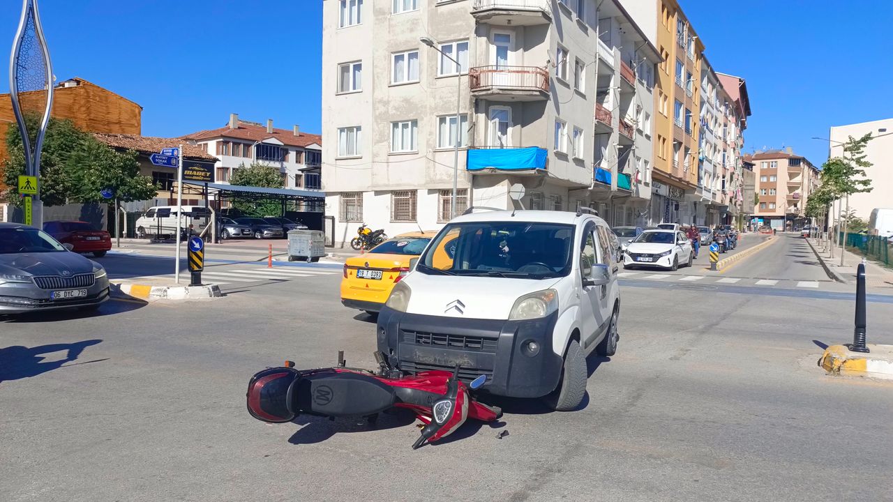 Genç Motosikletli Ölümden Döndü