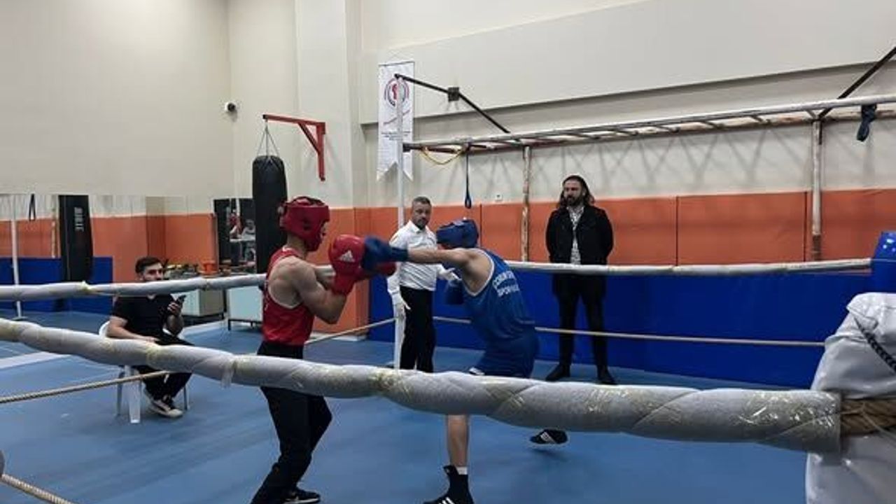 Gençler Ringde Yumruklarını Konuşturdu