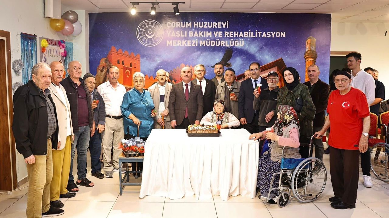 Huzurevinde Duygu Dolu Doğum Günü Etkinliği