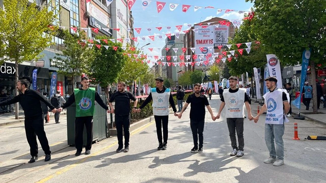 Çorum’da 1 Mayıs Coşkusu: Kutlamalar Halaylarla Başladı
