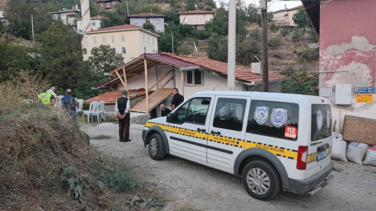Yakınları Haber Alamadı, Eve Girdiklerinde Ölü Buldular