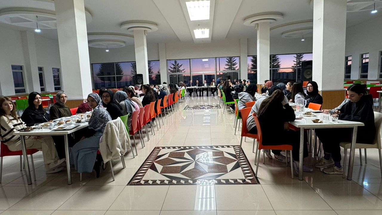 “İftarda Konuşalım” Etkinliğinde Şükür Sohbeti Gerçekleştirildi