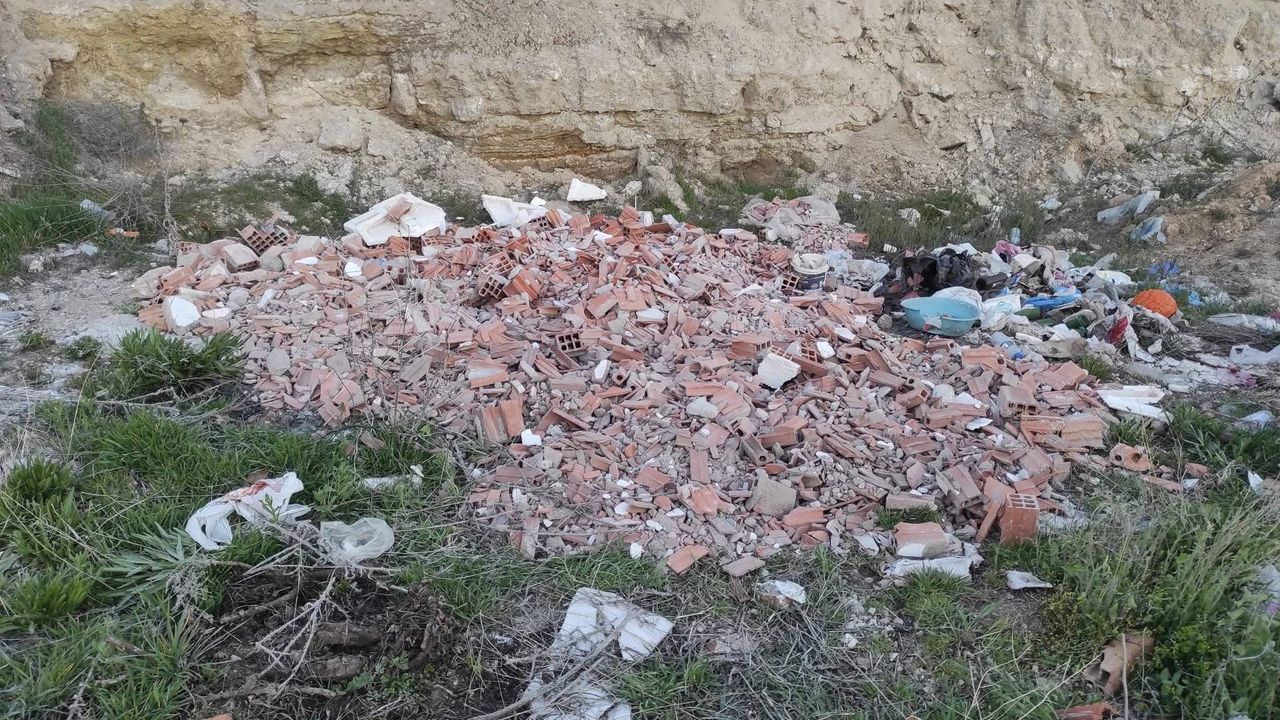 Kaçak Hafriyat Gerginliği: "Muhtarın Haberi Var" Diyerek Dökmeye Devam Ettiler