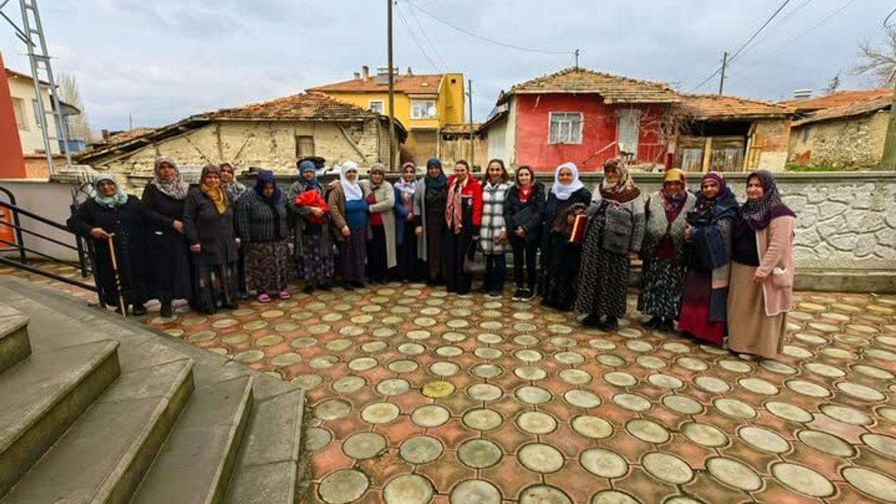 Kadın Çiftçiler Güncel Verilerle Donatılıyor