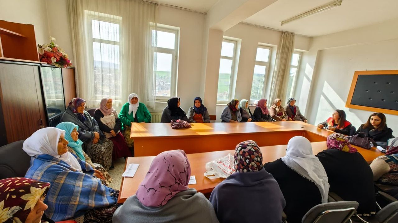 Kadın Çiftçiler Üretimle İlgili Bilgilendirildi