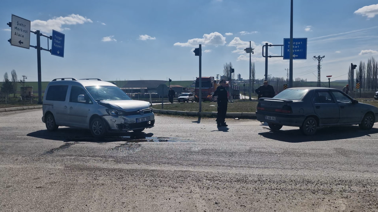 Kavşakta Korkutan Kaza: 1 Yaralı