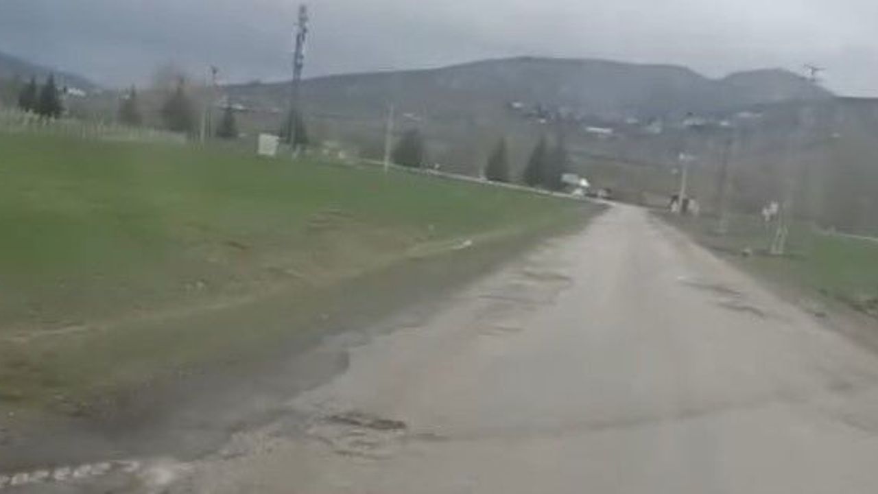 Köylüler Yol İçin  İsyanda