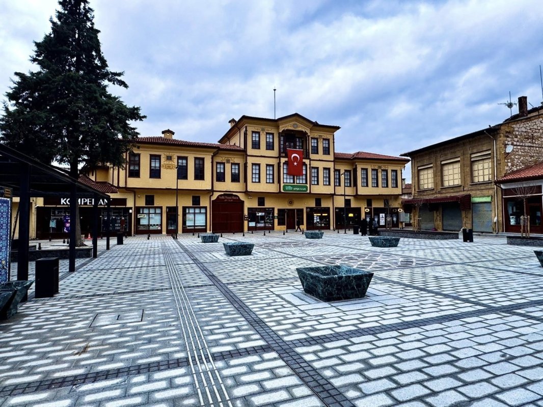 “Han Önü Meydanı” Resmen İsimlendirildi