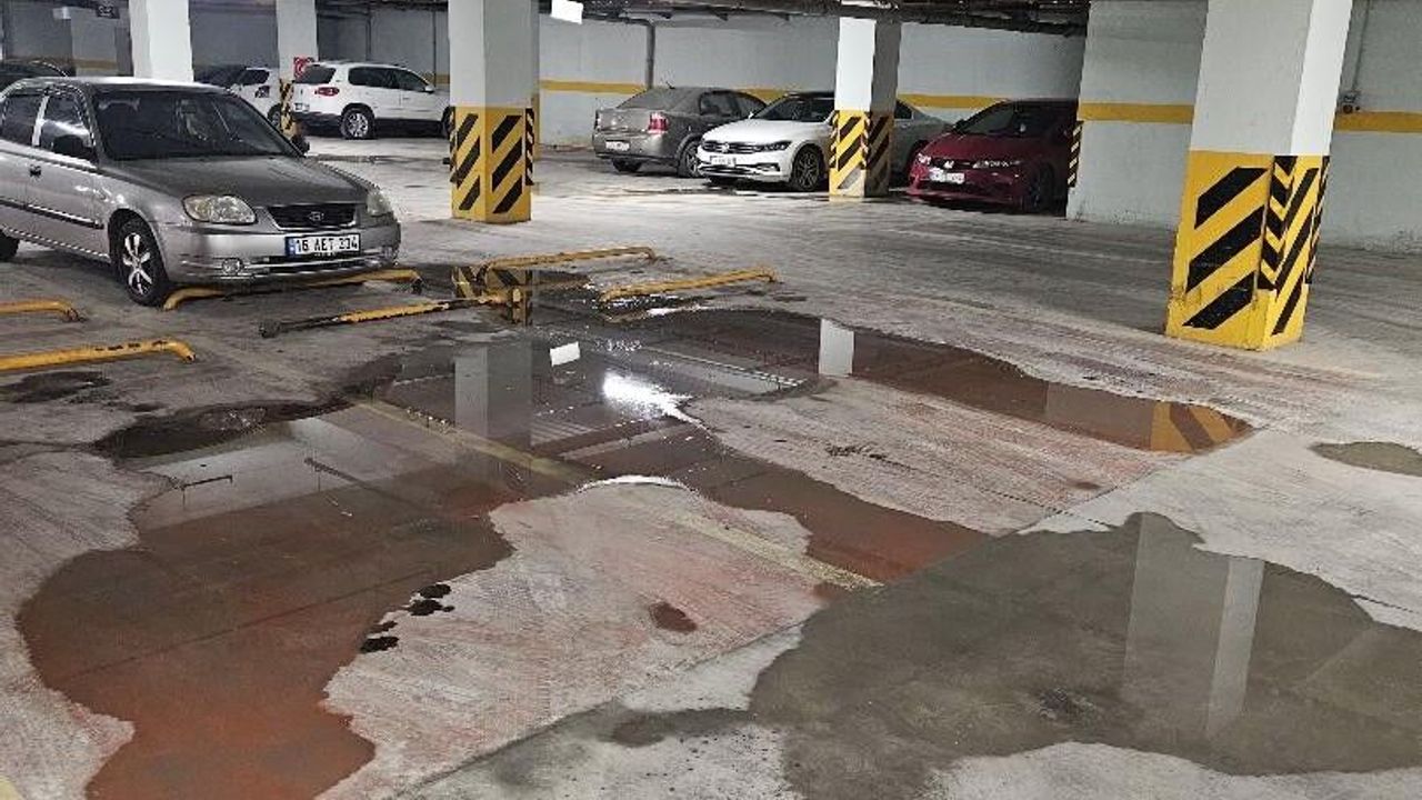 Meydan Altındaki Otopark Kaderine Mi Terk Edildi?