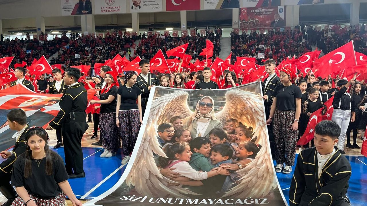 Miniklerden Anlamlı Vefa: Ayla Öğretmen 23 Nisan’da Anıldı