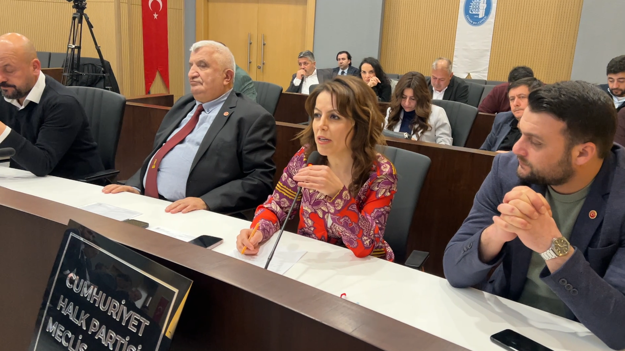 Nazik Bulut, “Belediye 690 Milyon Borçlanıyor, Komisyonun Bundan Haberi Yok”