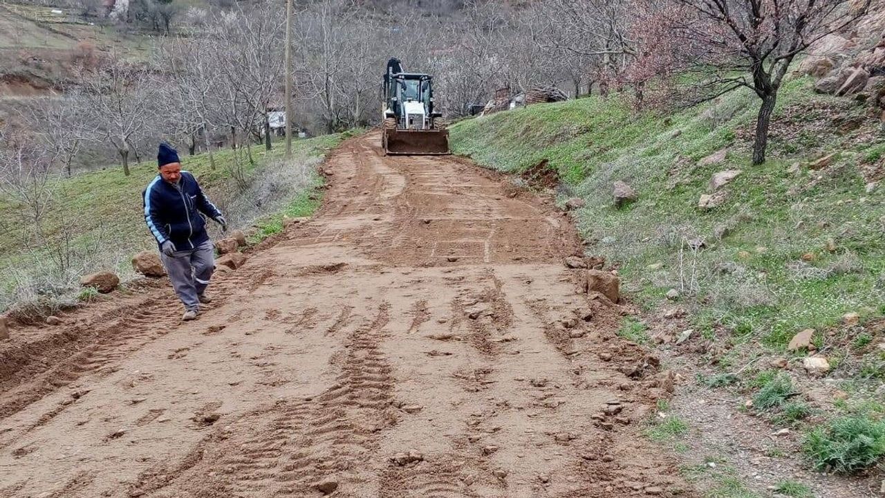 Oğuzlar’da Kış Sonrası Kırsal Yollarda Çalışma Başlatıldı