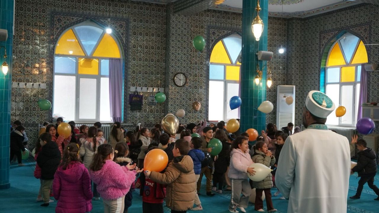 Osmancık Belediyesi’nden Camide Çiçek Açtıran Etkinlik