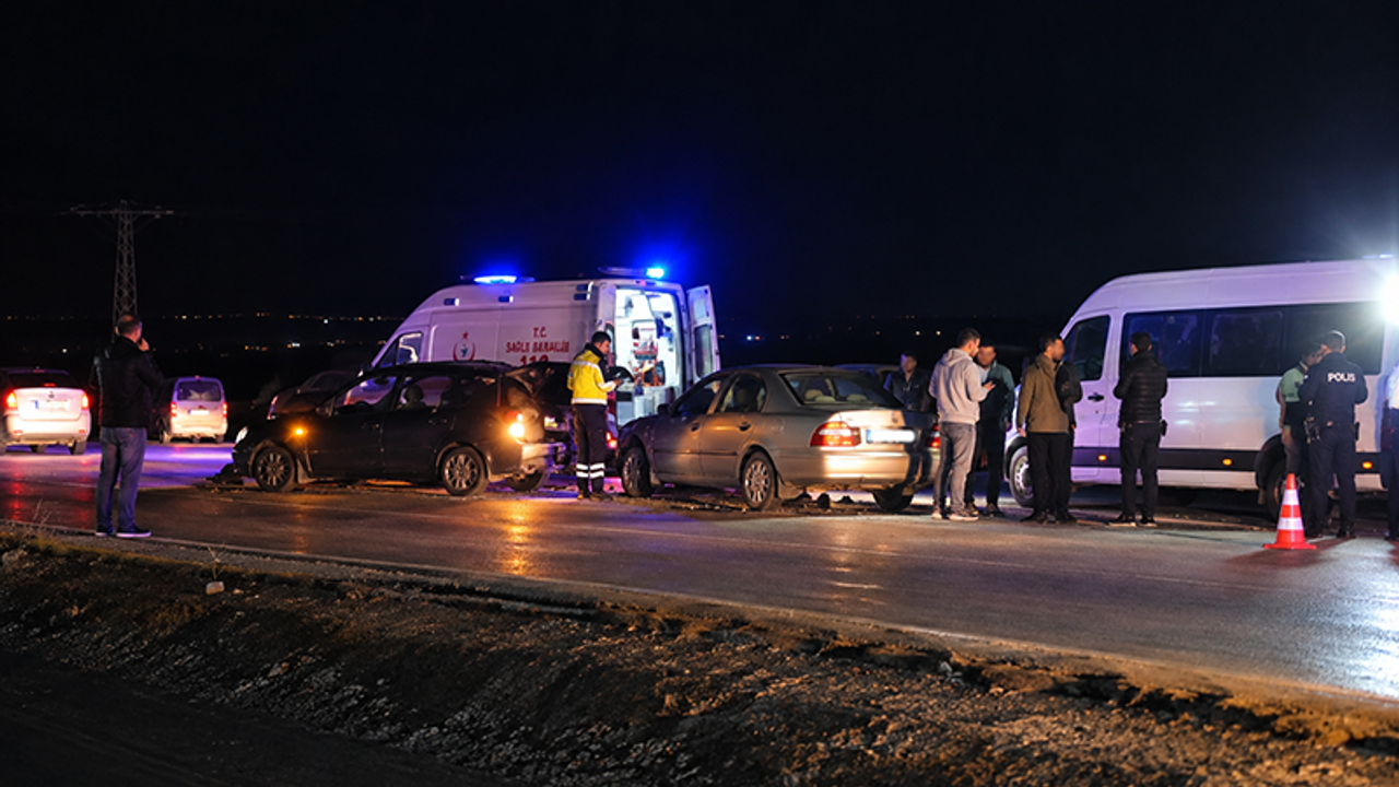 Osmancık Yolu’nda 3 Araçlı Kaza 1 Kişi Yaralandı