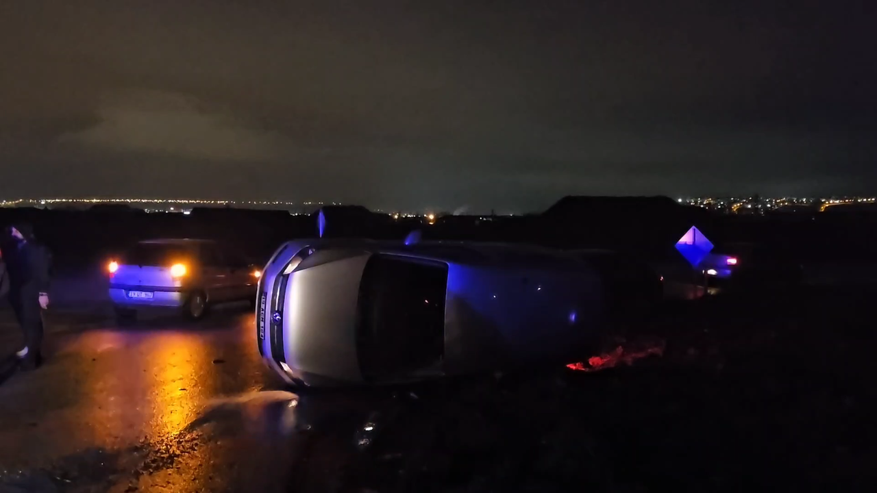 Polis Aracı İle Otomobil Çarpıştı: 1’i Polis 3 Yaralı
