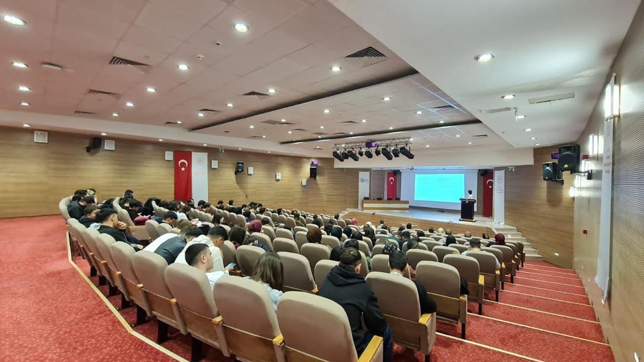 Sağlık Personeli Serviks Kanseri Hakkında Bilgilendirildi