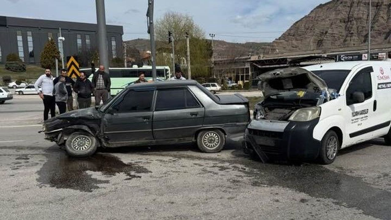 Şehir Girişindeki Kaza Ucuz Atlatıldı