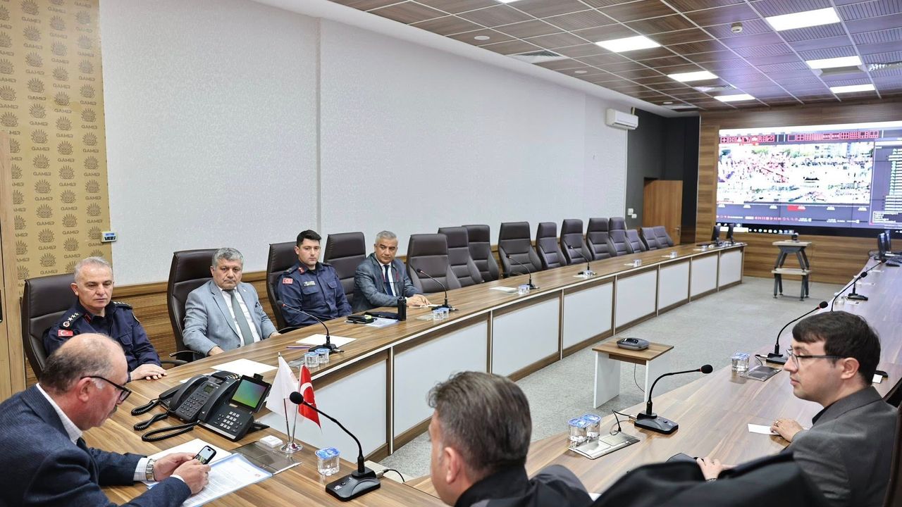Vali Ali Çalgan’dan 1 Mayıs Mesaisi: Güvenlik Önlemlerini Anbean Takip Etti