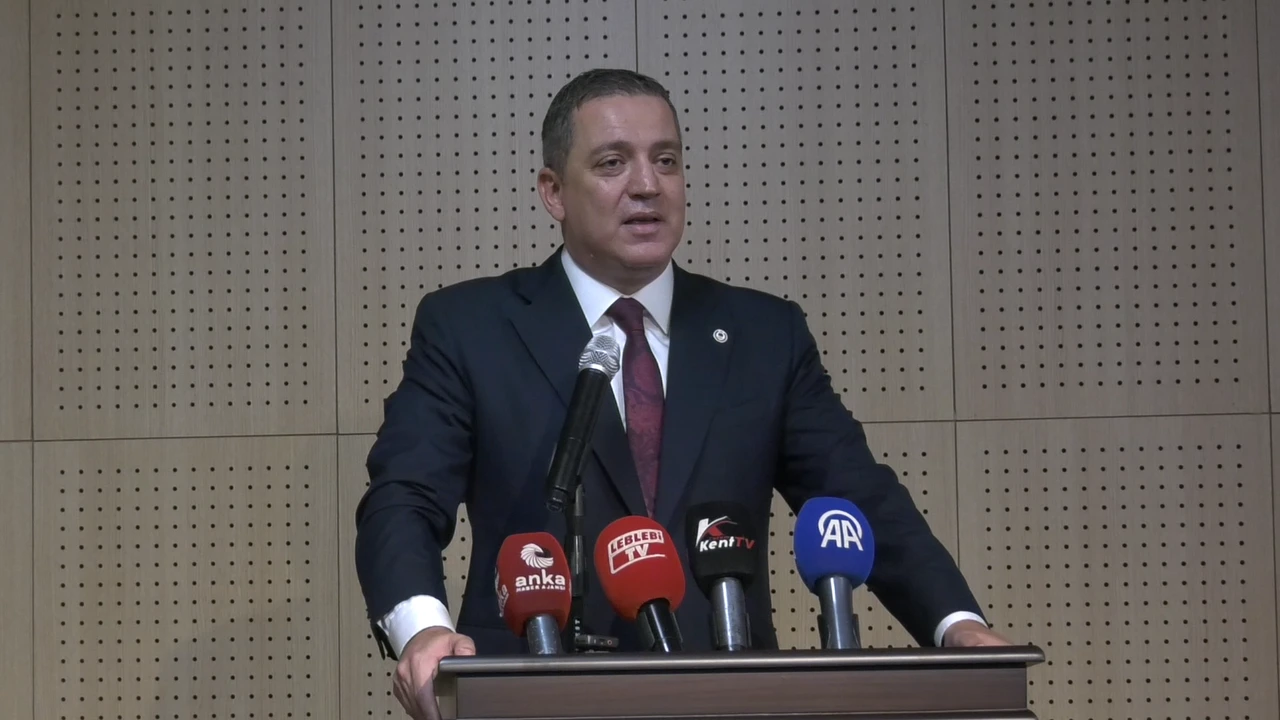 ERİNÇ SAĞKAN ÇORUM’DA KONUŞTU: “85 MİLYONUN ADALET ARAYIŞINDA YANLARINDA OLACAKLAR”