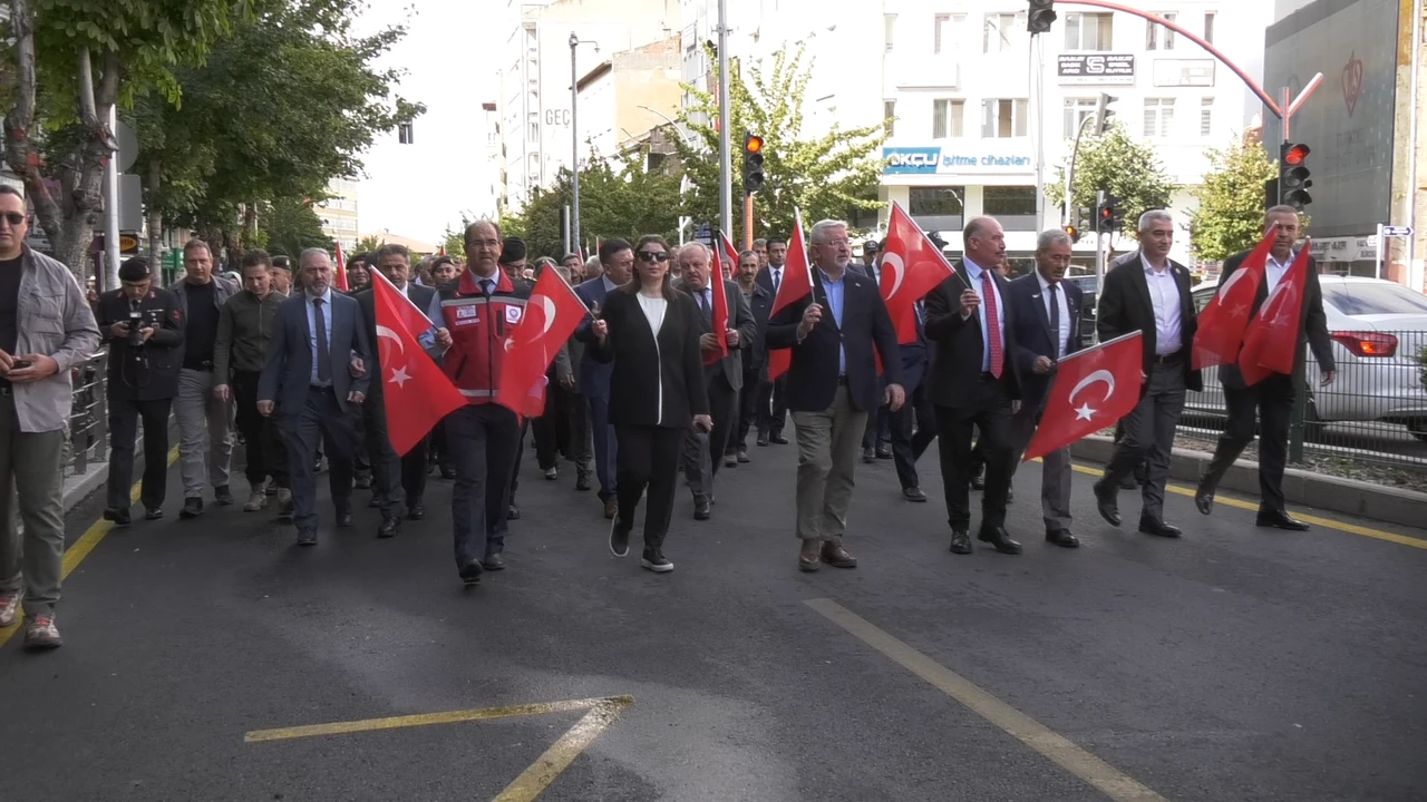 ÇORUM’DA GAZİLER GÜNÜ’NE ÖZEL YÜRÜYÜŞ DÜZENLENDİ